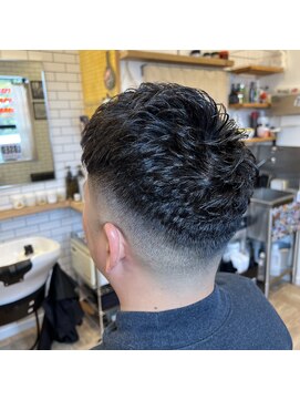 フープ(HOOP) フェードカット×ベリーショートパーマスタイル