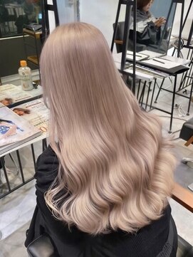 フォルテ ティアラ 横浜店(FORTE TIARA) デザインカラー/韓国レイヤーカット/横浜/ミルクティーベージュ