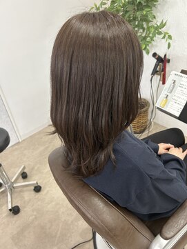 ラヴィリス バイ レム(Raviliss by rem) レイヤーカット/グレージュカラー