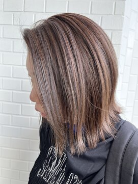 ポノ(pono) 透明感ある切りっぱなしボブ