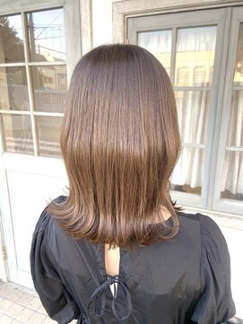 アメリラブ(ameri love) ハイトーンくすみベージュ×外ハネミディ