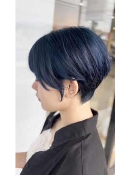 ヘアーメイクスタジオ ライフセカンド(HAIR MAKE STUDIO LIFE 2ND) ネイビーブルー×ショートボブ