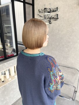 ムード カナザワ(mood kanazawa) ホワイトベージュ　ぱっつんボブ