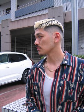 メリケンバーバーショップ フクオカ(MERICAN BARBERSHOP FUK) ハイライトマッシュパーマウルフフェード波巻き