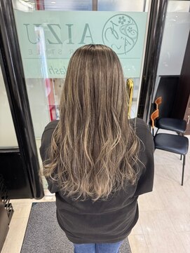 アイズ 本厚木(AIZU) 白髪ぼかしハイライト ミルクティーベージュ