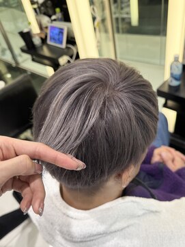 エアー 銀座タワー(AIR) メンズカット/ダブルカラー/ハイトーンカラー/ブリーチ/グレー