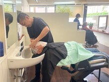 ヘアーストラーダ(HAIR STRADA)の雰囲気（開店して25年。ご夫婦や親子でご一緒に、来店される方も多いです）