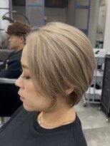 エラ(ELLA)&nbsp;ショートヘア×ホワイトベージュ