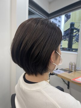 エイト 恵比寿店(EIGHT ebisu) アッシュベージュ耳かけショートボブ