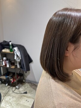 ワ ヘアー(wa-hair) 前下がりボブ/ミニボブ/くくれるボブ/髪質改善/くすみベージュ