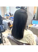 黒髪ストレートヘアロングスタイル髪質改善トリートメント