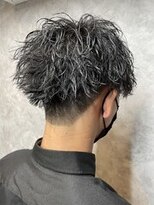 レベル 葛西店(LEVEL) ツイストスパイラルパーマ センターパート メンズカット/葛西