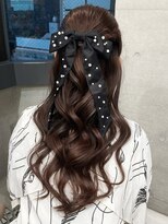 ネスト(NEST)&nbsp;ケアカラー艶ブラウン×ハーフアップリボンヘアアレンジ
