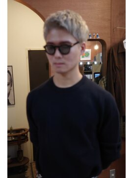 エディ(Edy) メンズスパイキーショートケアパーマホワイトシルバー眉毛カット