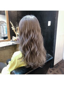 イル(iLu.) スモーキーグレージュ