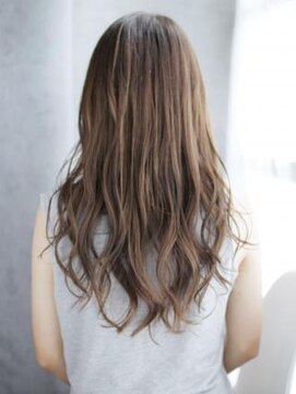 ヘアメイク ナル(hair make nalu) センターパートのナチュラルカールスタイル