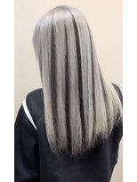 カルフール ロコ 草加西口店(Carrefour LOCO) 個性派☆シルバーカラー