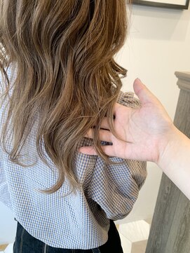 ムーン ティコブラーエ(moon tico brae) 11月(縮毛矯正/ストレート/ミニウルフ/テラコッタ/くすみブルー)