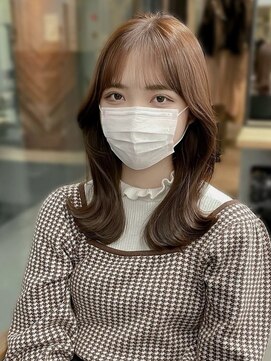 フォンズ(FONS) 大人可愛いレイヤーミディアム くびれヘア 小顔顔まわりカット