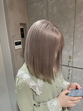 スリー(three) ベージュ