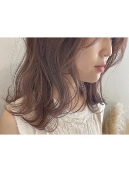 ”サイズバランスコントロール”で骨格やクセはもちろん服装・メイクもカウンセリング。魅力を最大限に－。