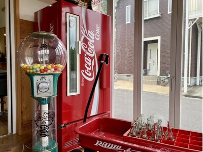コカ・コーラの自販機置いてます(^_^)実際にお店で飲めます★