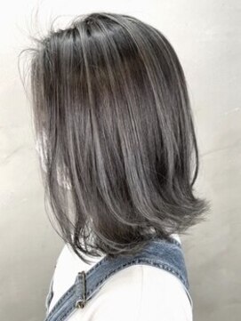 セカンドホーム 武蔵小杉(Second Home) クール外はねボブ/ハイライトカラー/シルバーカラー