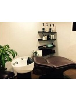 髪と頭皮のケアはもちろん、髪のお悩みも解決☆頭皮ケアだけでなく、心も身体も癒される極上の時間を…◇