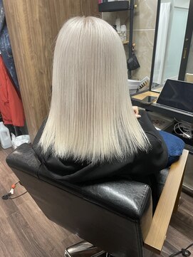 ラル(Lull) 【ホワイトカラー×ミディアム】トリプルカラー/髪質改善/個室