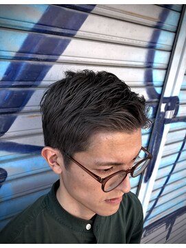 シザーズ(SCISSORS) ブリーチカラー/グレーカラー/刈り上げ/BARBAR