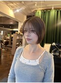ベージュ切りっぱなしボブ