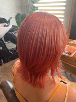 カラースペシャリストとして外部講師活動経験のあるオーナーStylistが豊富な技術でご希望のカラーを実現。