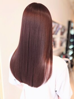 本格髪質改善◎ダメージを抑え、髪の芯から潤いを与えてくれるから毛先まで艶やかな美髪が叶う！