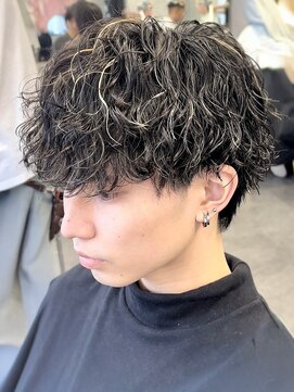 フィフス(fifth) 原宿波巻きスパイラルパーマハイライトカラー刈り上げ黒髪fifth