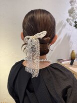 リリー(Lilly)&nbsp;名古屋ヘアセットタイトシニヨンカチモリアレンジリボンアレンジ