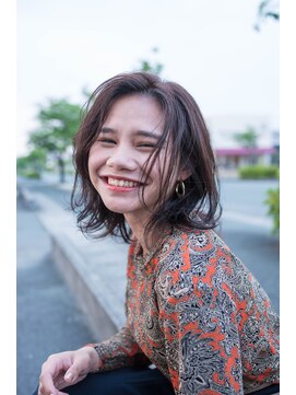 カムジーヘッドカミノウラ(COMEGHEAD KAMINOURA) ナチュラルミディアムレイヤー　＃ボブ＃ミディアム＃ロング