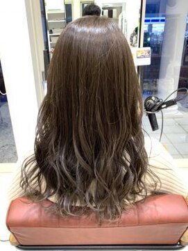 クアトログランシュ ひたちなか店(QUATRO×GranCieux) ダークマットグレージュ