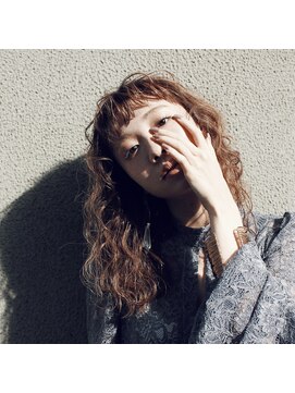 セトル(Settle) ベージュブラウンのゆるめパーマ