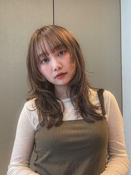 ジョエミバイアンアミ(joemi by Un ami) ウルフレイヤー/無造作レイヤー/11トーンのベージュカラー