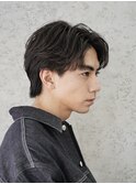 大人の抜け感を演出する、今トレンドのフェザーパーマ