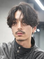 バイフィフス 原宿/表参道(by fifth)&nbsp;緩め波巻きスパイラルパーマシャドウパーマメンズセンターパート