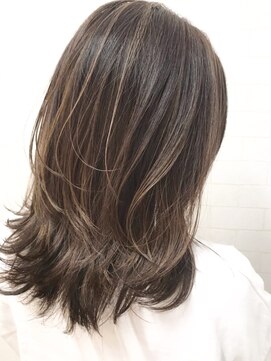 サンディーズ(Sandees) ▼ハイライトベージュカラー×セミロングレイヤー