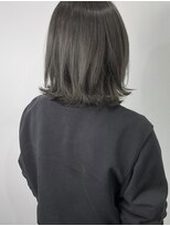 ネイヴィル オモテサンドウ(navile omotesando)&nbsp;☆ブリーチなしグレーアッシュブラウン外ハネボブ☆navile表参道