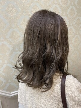 ティンク(Tink) 〇 グレージュカラー 〇 【くまだななみ】