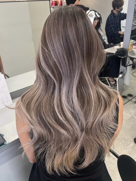 ジルブラン(JIL BLAN) ハイライトバレイヤージュダブルカラーショートカット30代40代