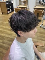 ネイビー(NAVY)&nbsp;緩めのツイストスパイラルパーマでつくるシャドウパーマ