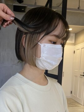 エリマ 調布(elima) タイトショートボブミニボブインナーカラーホワイトベージュ