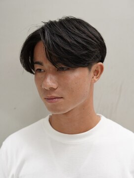 フィフス 栄(fifth) フェザーパーマセンターパート刈り上げツーブロックメンズヘア