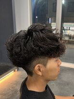 バース バイ ハピネス(BIRTH by happiness)&nbsp;韓国へアカルマパーマワックスなしセンターパート黒髪ウルフ