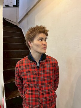 ビーバイエイトジェンツ(Bee by EIGHT GENTS) 刈り上げセンターパート/波巻きツイストスパイラル/心斎橋